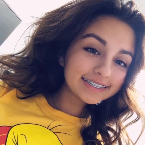 Meet your Posher, Adeline - Picture 1 of 1